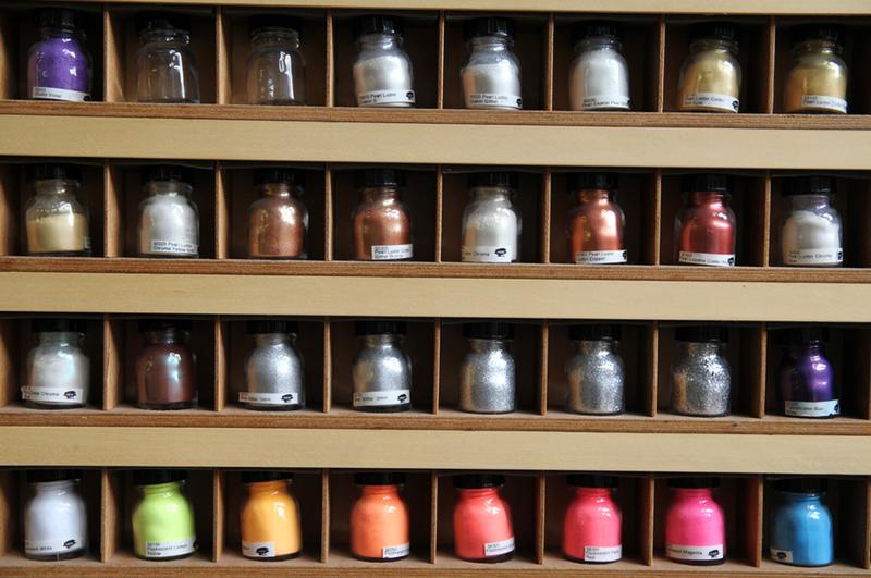 Pigments at Kremer Pigmente.